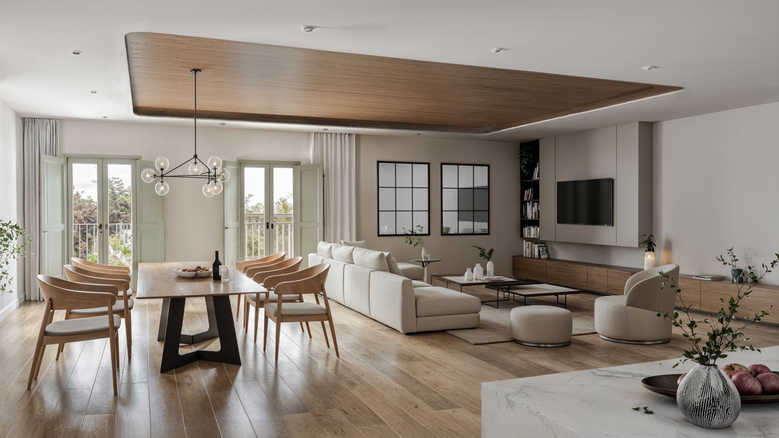 Elegante woon- en eetkamer met houten vloer en modern meubilair.